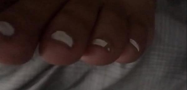  Cum on toes